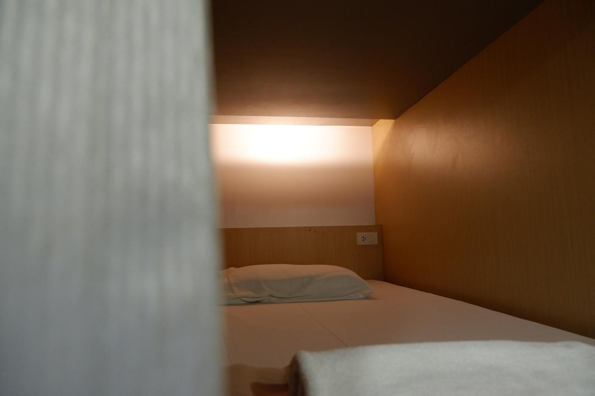 18 Coins Budget Hotel Pattaja Szoba fotó