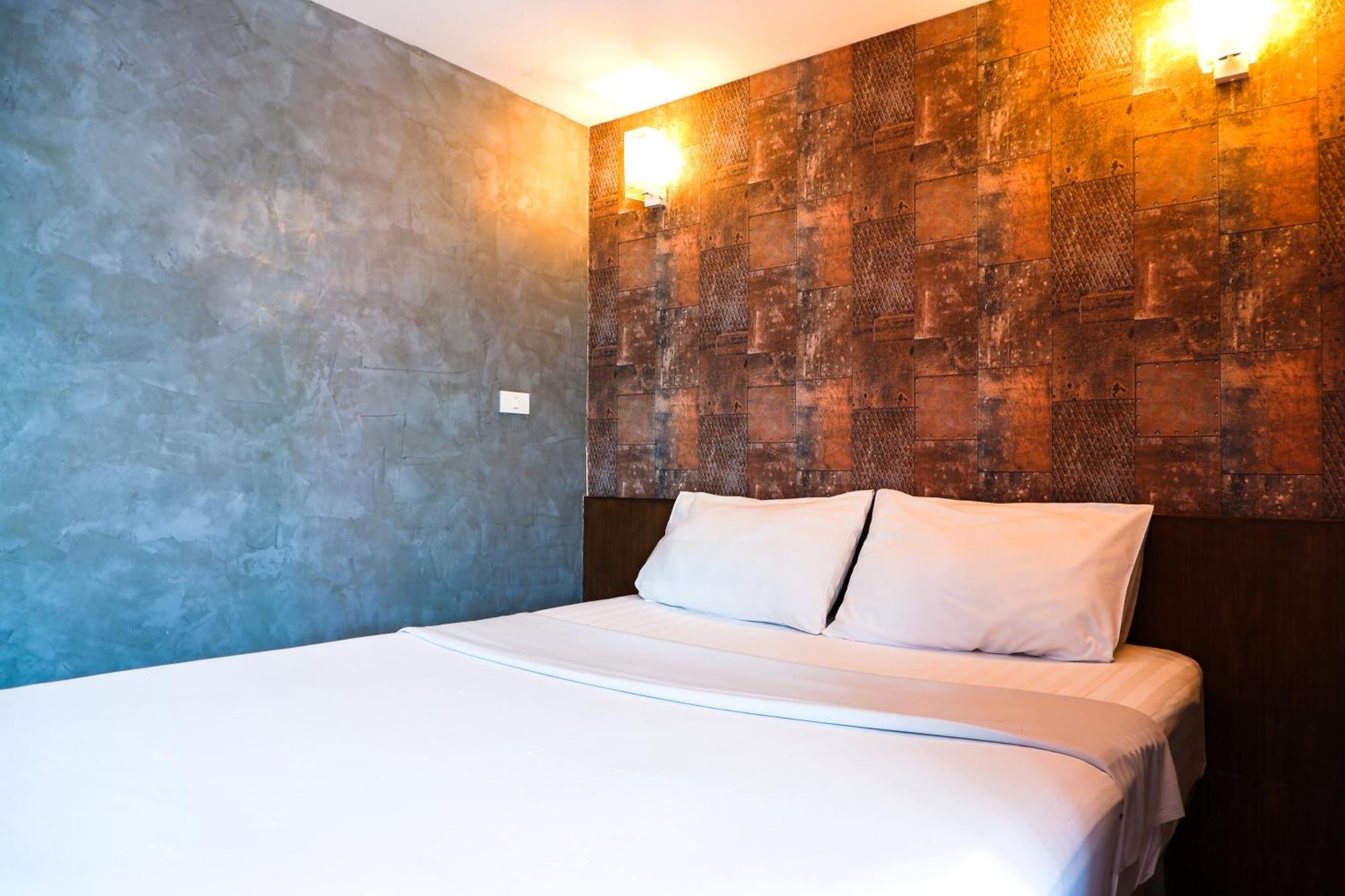 18 Coins Budget Hotel Pattaja Szoba fotó