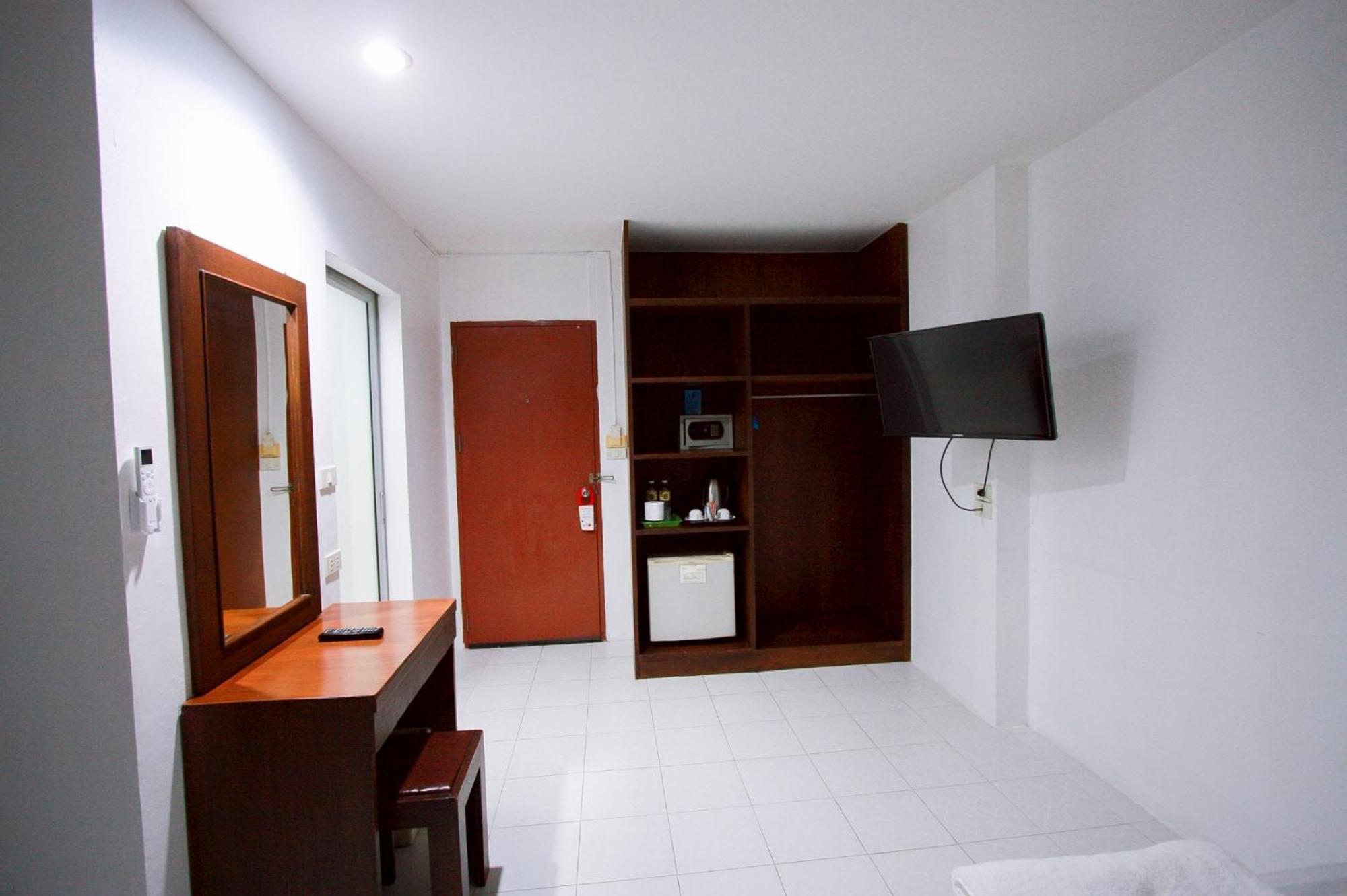 18 Coins Budget Hotel Pattaja Szoba fotó