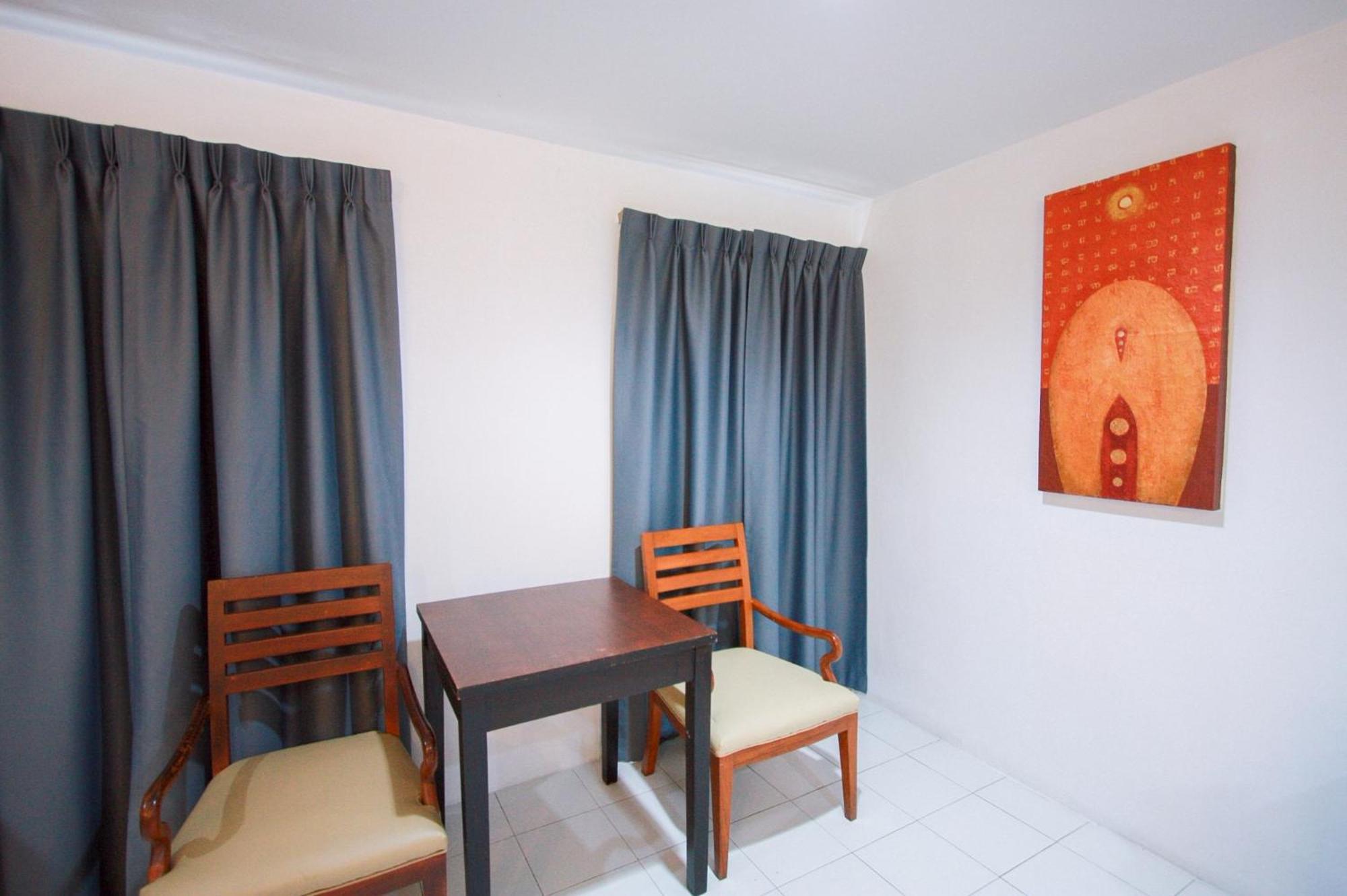 18 Coins Budget Hotel Pattaja Szoba fotó