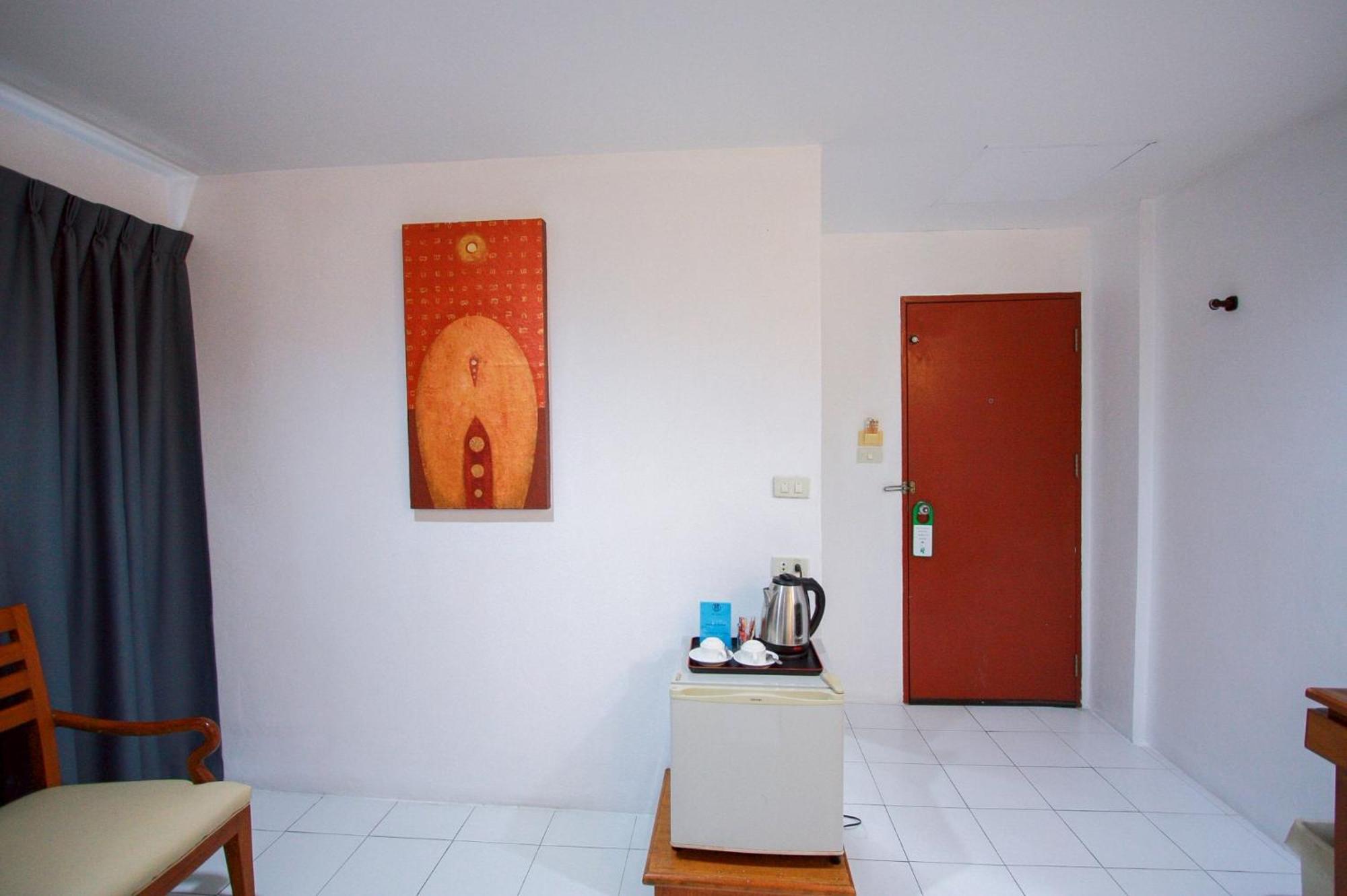 18 Coins Budget Hotel Pattaja Szoba fotó