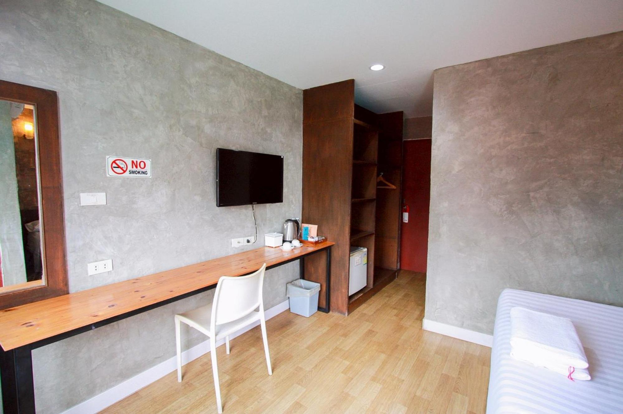 18 Coins Budget Hotel Pattaja Szoba fotó