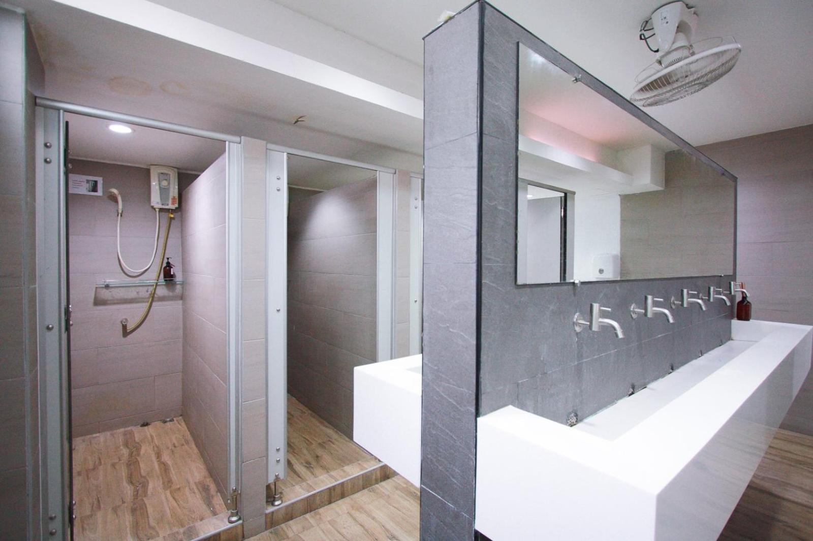 18 Coins Budget Hotel Pattaja Szoba fotó