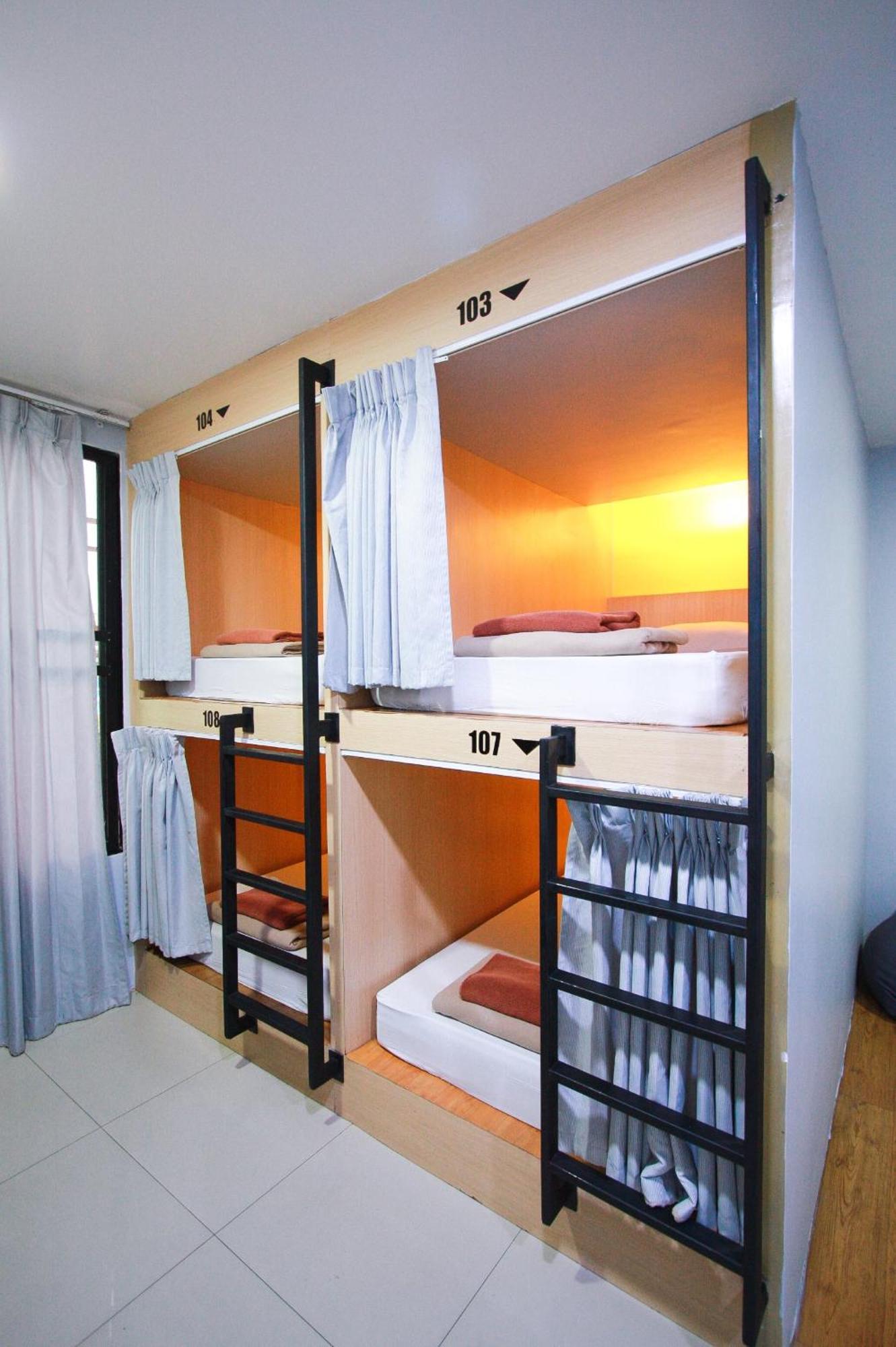 18 Coins Budget Hotel Pattaja Szoba fotó