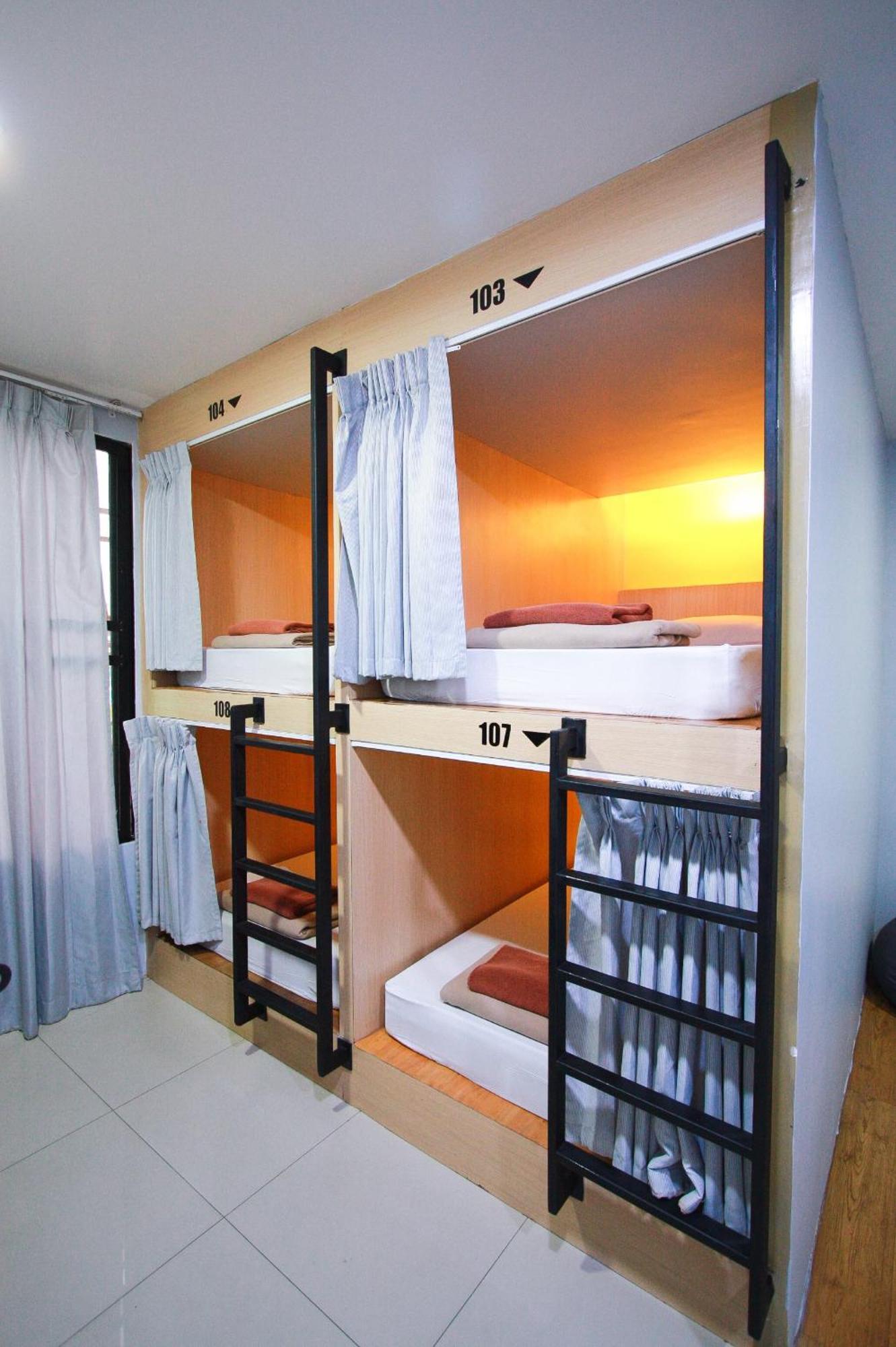 18 Coins Budget Hotel Pattaja Szoba fotó